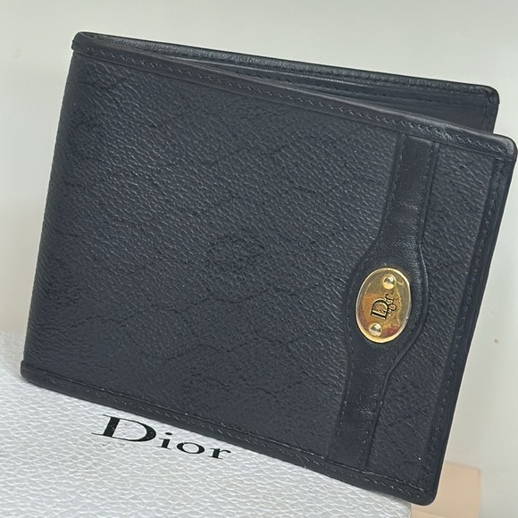 Dior man’s wallet extra slim A beautiful Leather wallet made by Dior luxury. - Picture 2 of 13